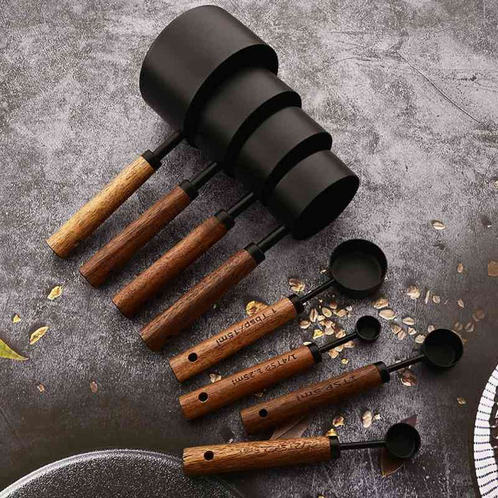 Black stainless steel & wood measuring set, Scandinavian style, for baking and coffee.