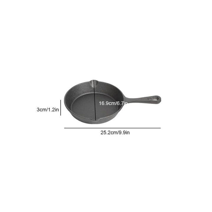Small cast iron skillet 16.9 cm (6.7 in) wide, perfect for single-portion frying and quick meals.
